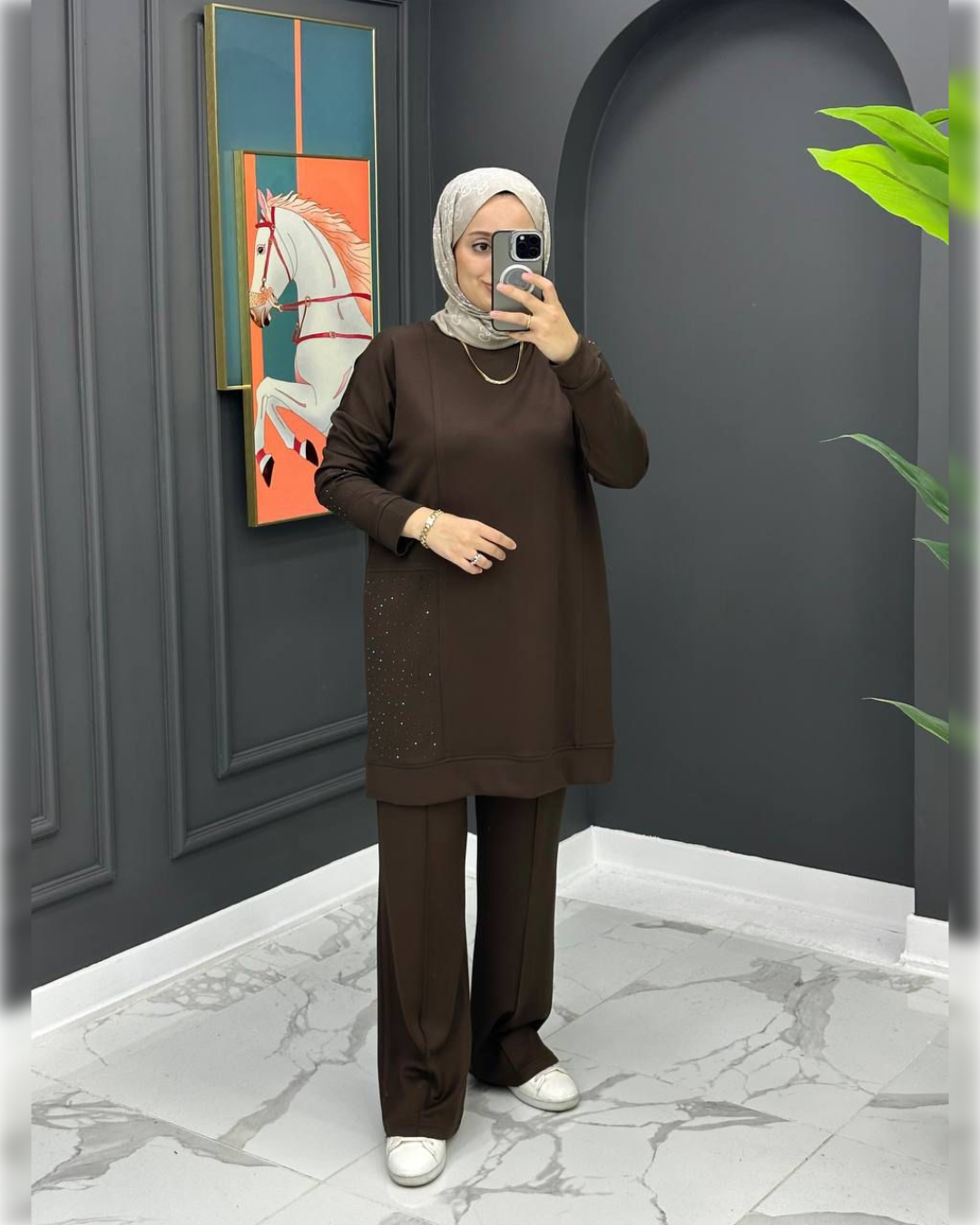 Elegant Cozy 2-Pieces Outfit in Brown Shade طقم شتوي دافئ مكون من قطعتين باللون البني الجميل