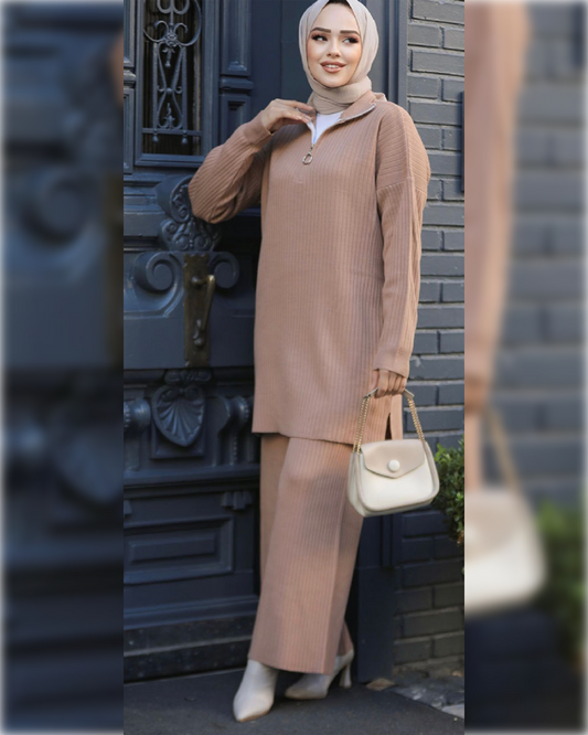 Layla Casual Tricot Beige 2-Pieces Outfit in Wool طقم ليلى الشتوي من الصوف الناعم مكون من قطعتين باللون البيج الجميل