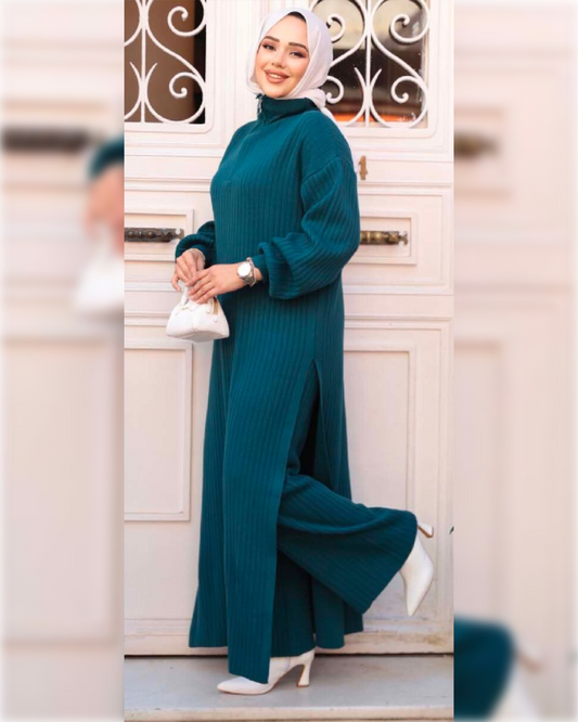 Elegant Cozy knit set of 2-Pieces in Blue طقم شتوي أنيق من الصوف الناعم من قطعتين باللون الأزرق الجميل