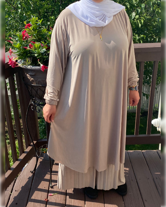 Salam Lycra 2-Piece Modest Outfit – Effortless Elegance, Unmatched Comfort in Beige طقم سلام الأنيق المحتشم المكوّن من قطعتين مصنوع من قماش ليكرا الفاخر باللون البيج الجميل