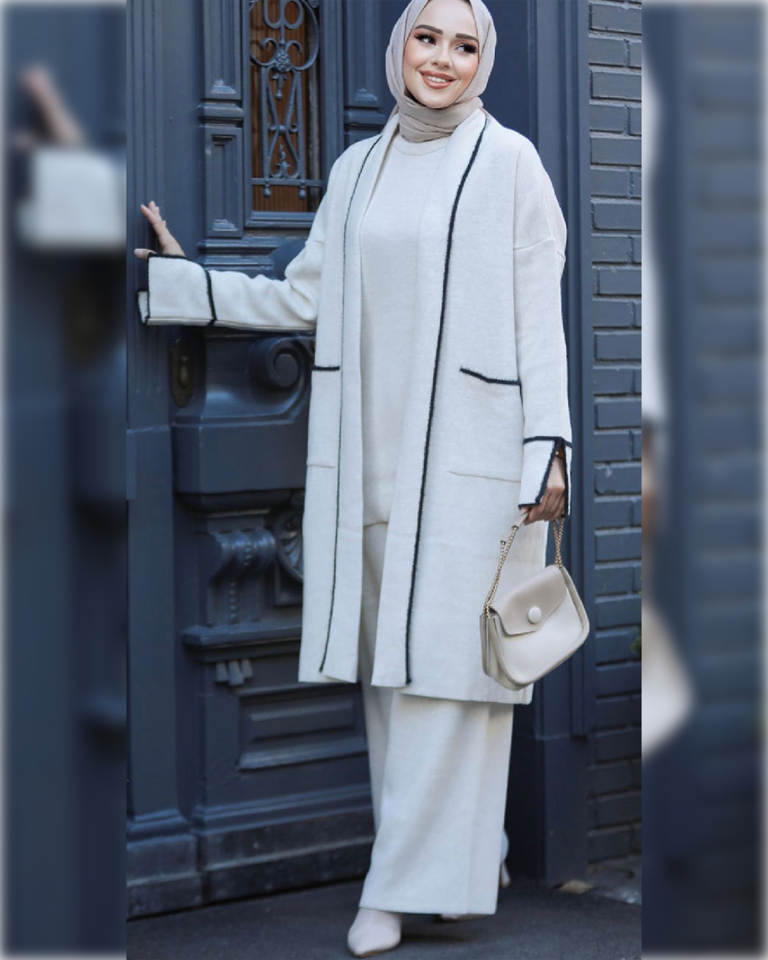 Ahlam Elegant Woolen Outfit of 3-Pieces in White Shade  طقم أحلام الشتوي الأنيق المكون من ثلاثة قطع باللون الأبيض المميز (Copy)