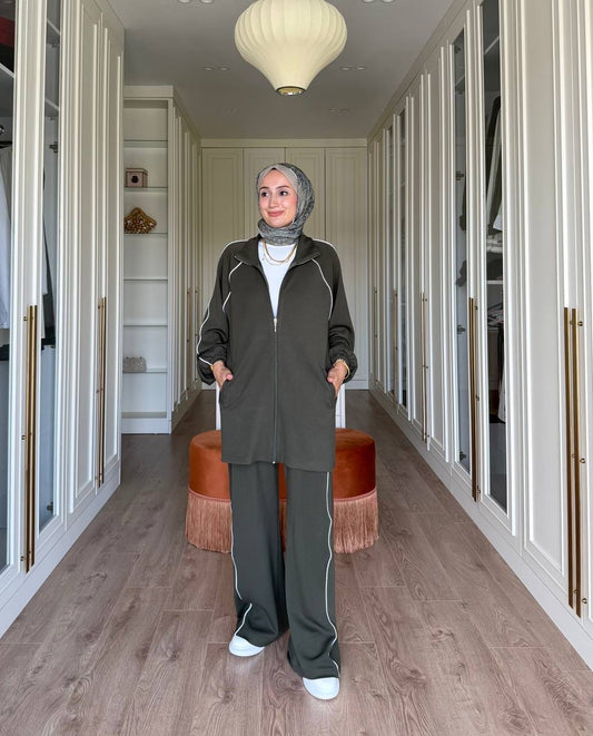 Sporty Modest Two Piece Outfit طقم رياضي محتشم من قطعتين