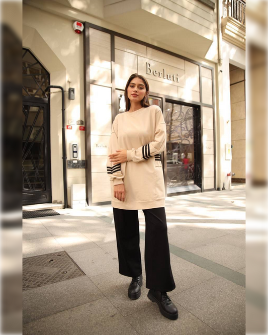 Ayla Cozy White-Black Sportswear of 2-Pieces with Chic Design بدلة آيلا الرياضية القطنية الدافئة من قطعتين باللون الأبيض-الأسود و بتصميم أنيق