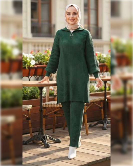 Casual Tricot Dark Green 2-Pieces Outfit in Wool طقم شتوي من الصوف الناعم مكون من قطعتين باللون الأخضر الداكن الجميل