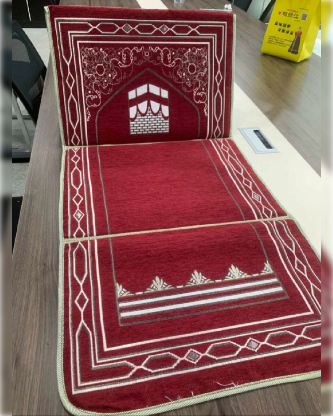 Foldable - Thick Padded Prayer Mat with Back Support سجادة صلاة مريحة و قابلة للطي و لها مسند للظهر
