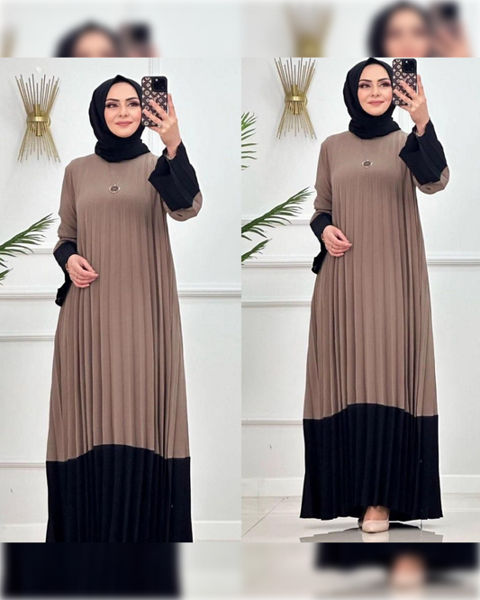 Aerobin Pleated Cut Loose Dress in Black-Mocha Shade فستان واسع بكسرات من قماش الأيروبين باللون الأسود و البني الفاتح (موكا)
