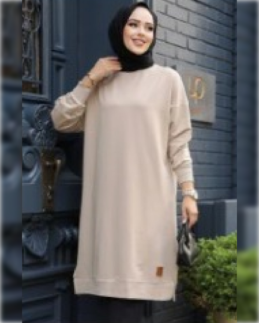 Cozy Knee-Long Cotton Blouse in Beige Shade   بلوزة رياضية قطنية دافئة بلون البيج الفاتح الجميل