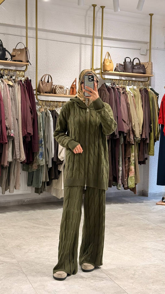 Haya Elegant Cable Knit Two-Piece Set طقم هيا من التريكو بنقشة مميزة