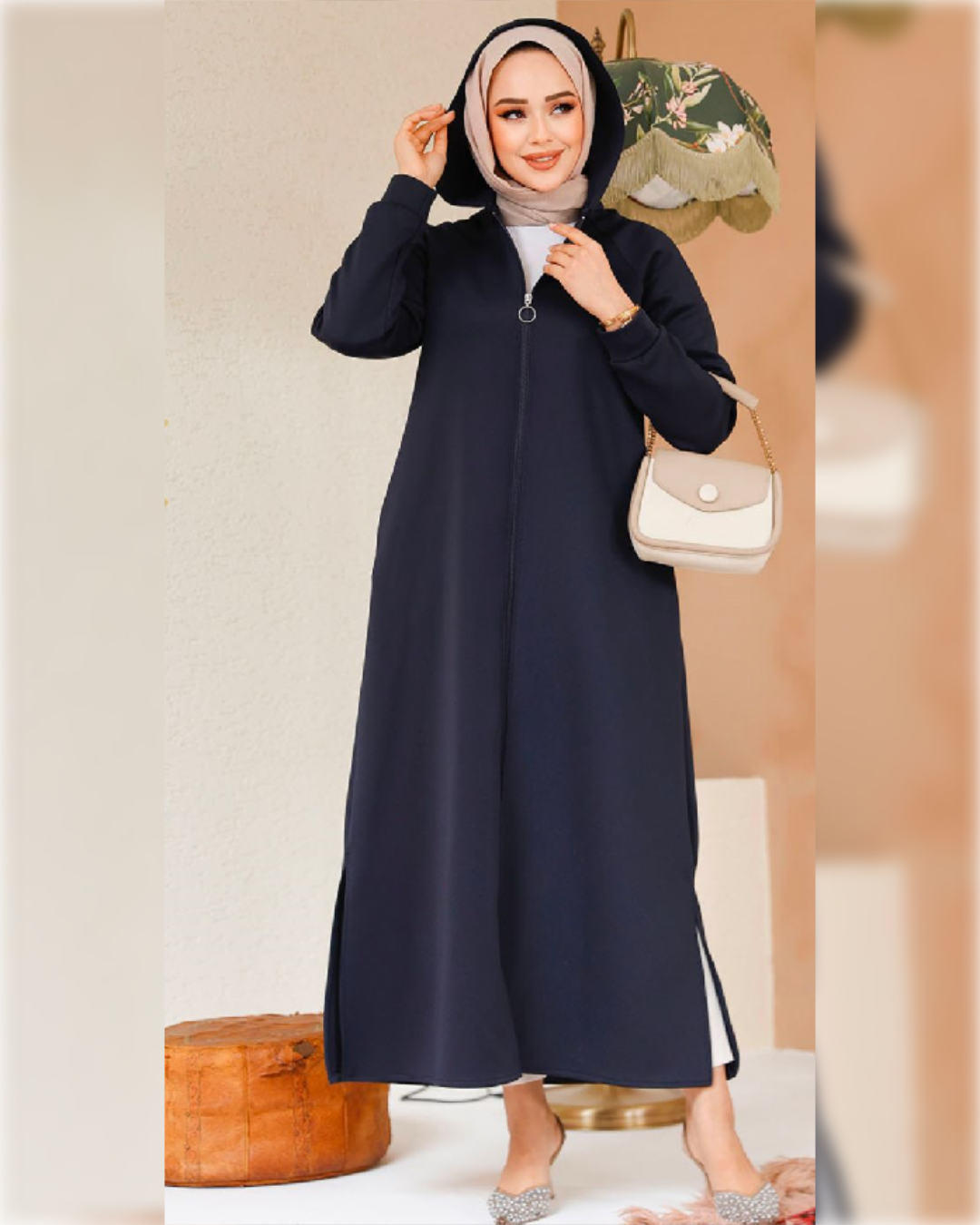 Layan Hooded Cozy Cardigan in Navy Blue Shade  كارديجان ليان الدافئ الطويل باللون الكحلي الجميل