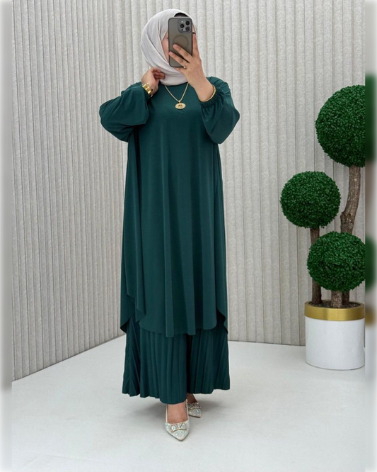 Salam Lycra 2-Piece Modest Outfit – Effortless Elegance, Unmatched Comfort in Green طقم سلام الأنيق المحتشم المكوّن من قطعتين مصنوع من قماش ليكرا الفاخر باللون الأخضر الجميل