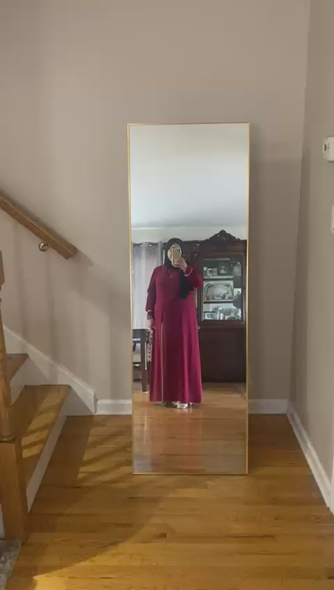 Elegant Two-Piece Abaya dress set in Maroon Shade   طقم عباءة أنيق من قطعتين باللون الأحمر القرمزي الجميل