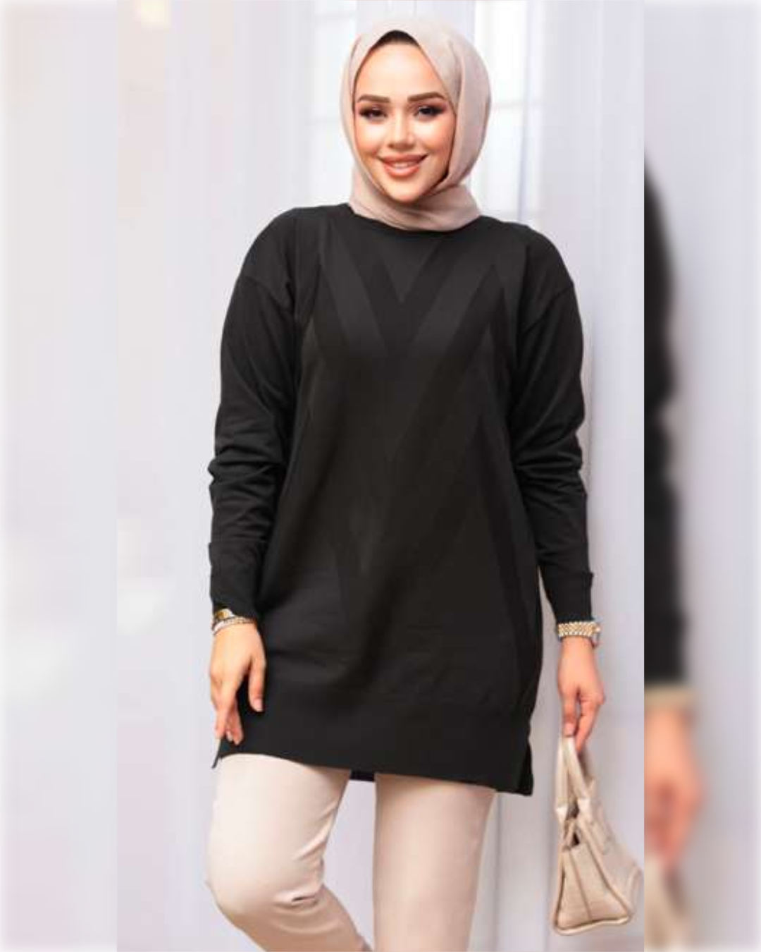 Cozy V-Shaped Textured Design Blouse in Black Shade,  بلوزة شتوية دافئة بتصميم جميل باللون الأسود الجميل