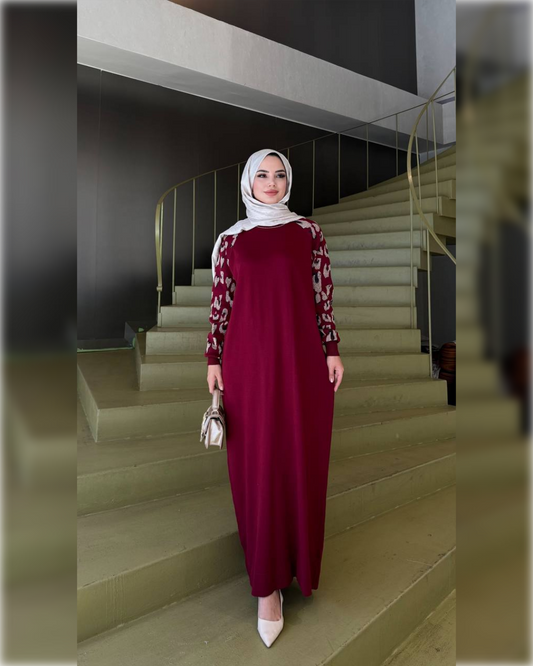 Elegant Burgundy Abaya with Embroidered Sleeves عباءة أنيقة بأكمام مطرزة باللون الخمري الجميل