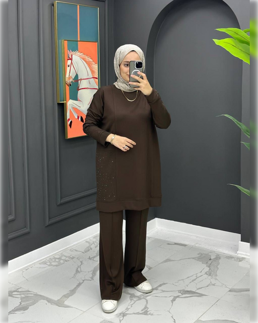 Elegant Cozy 2-Pieces Outfit in Brown Shade طقم شتوي دافئ مكون من قطعتين باللون البني الجميل