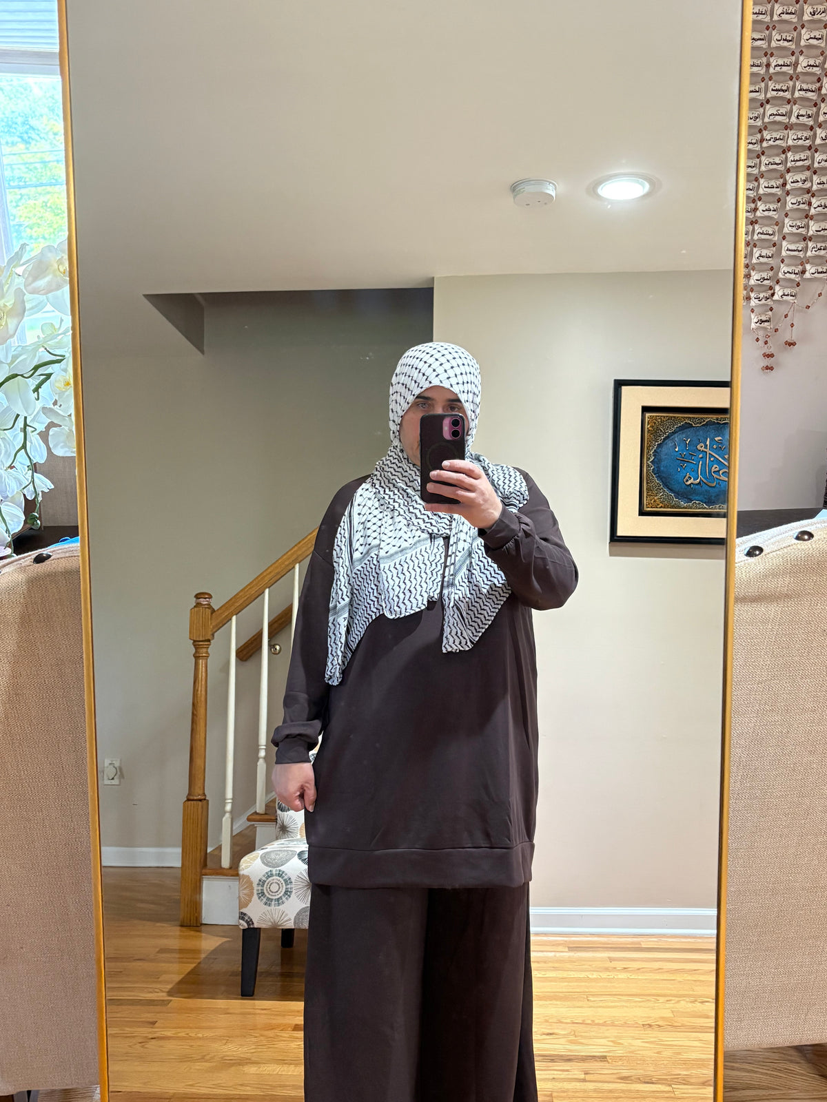 Lily Relaxed Two-Piece Modest Set طقم ليلي الرياضي الانيق من قطعتين
