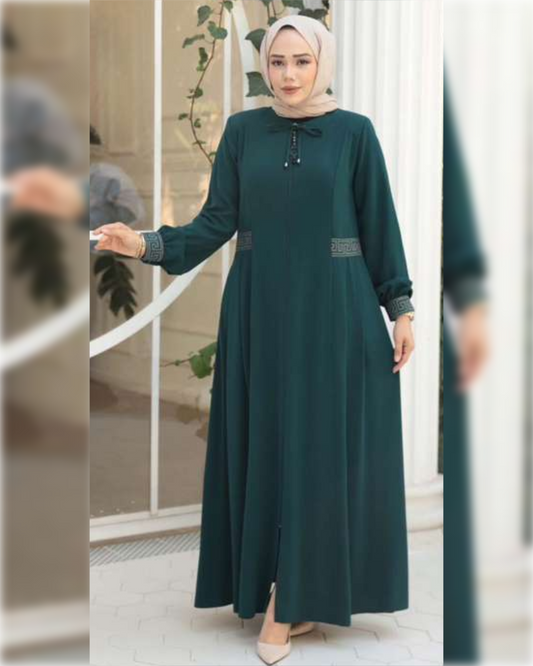 Modern Elegant Zip-Front Abaya in Dark Green Shade عباءة عصرية أنيقة بسحاب أمامي باللون الأخضر الداكن الجميل