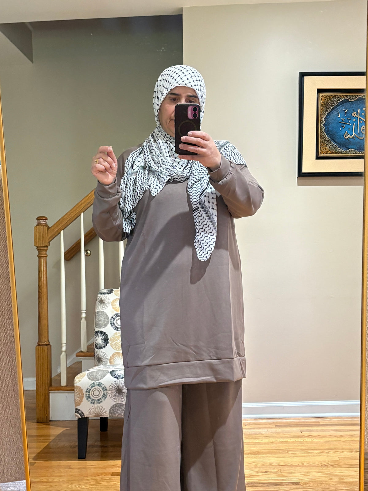 Lily Relaxed Two-Piece Modest Set طقم ليلي الرياضي الانيق من قطعتين