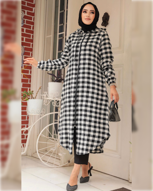 Cozy Long Hooded zip-up Tunic in Black Shade   بلوزة شتوية دافئة بقلنسوة و بسحاب باللون الأسود الجميل