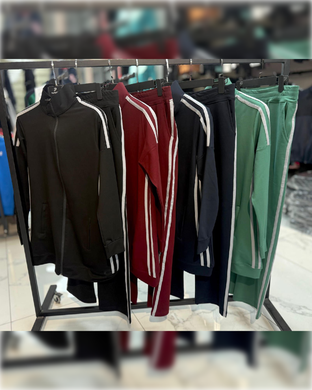 Two-Piece Athleisure Tracksuit Set  طقم رياضي مكوّن من قطعتين