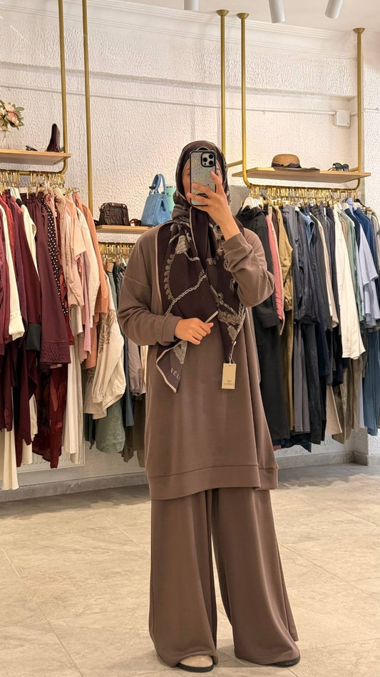Lily Relaxed Two-Piece Modest Set طقم ليلي الرياضي الانيق من قطعتين