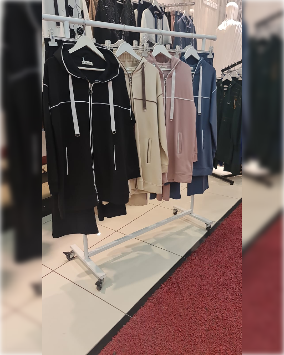 Hooded Sportswear of 2-Pieces in 4- Gorgeous Shades   بدلة رياضية أنيقة و دافئة من قطعتين بأربعة ألوان جميلة