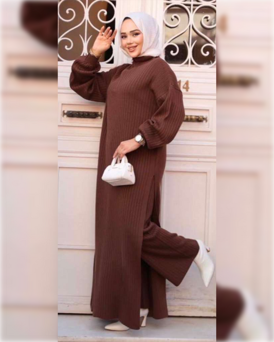 Elegant Cozy knit set of 2-Pieces in Brown   طقم شتوي أنيق من الصوف الناعم من قطعتين باللون البني الجميل