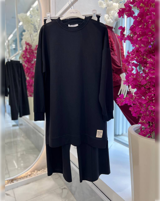 Cozy Casual Sportswear of 2-Pieces in Black Shade بدلة رياضية عملية و دافئة من قطعتين باللون البيج الجميل