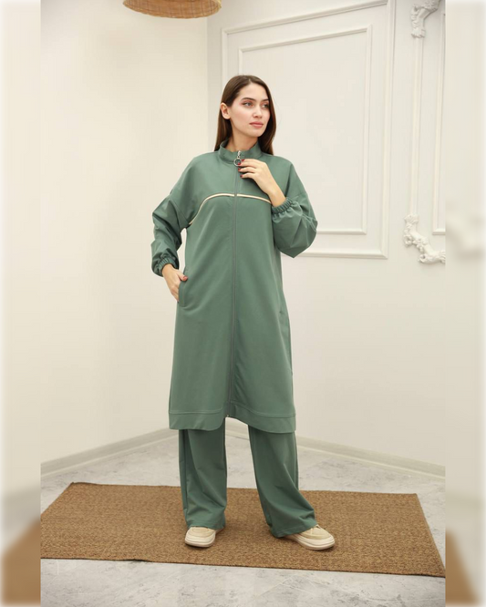 Cozy Cotton Sportswear of 2-Pieces in Light Green Shade بدلة رياضية دافئة من قطعتين باللون الأخضر الفاتح الجميل