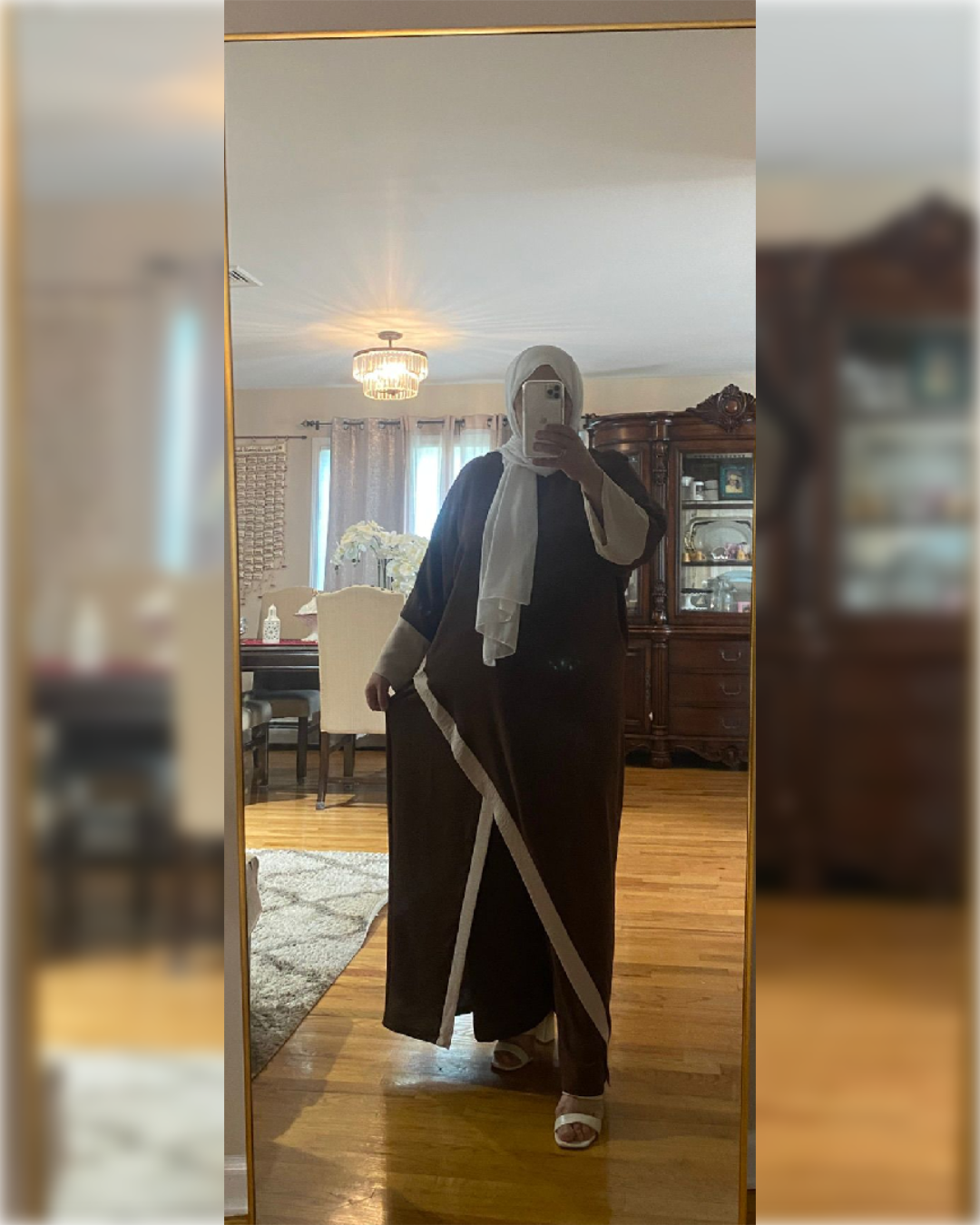 Sleek Modern Abaya Paired with Trousers in Elegant Tones  عباءة صيفية بقصة عصرية أنيقة مع بنطال متوفرة بعدة ألوان جميلة