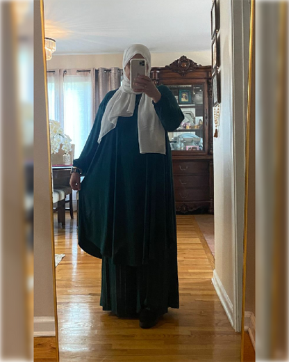 Salam Lycra 2-Piece Modest Outfit – Effortless Elegance, Unmatched Comfort in Green طقم سلام الأنيق المحتشم المكوّن من قطعتين مصنوع من قماش ليكرا الفاخر باللون الأخضر الجميل