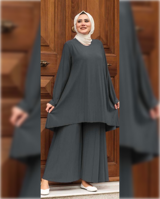 Lycra 2-pieces outfit in Dark Gray طقم صيفي من قماش الليكرا مكون من قطعتين باللون الرماديّ الغامق