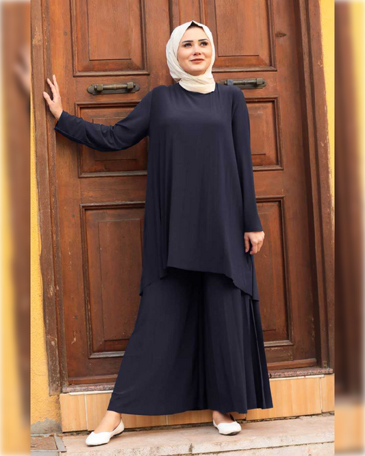Lycra 2-pieces outfit in Navy Blue طقم صيفي من قماش الليكرا مكون من قطعتين باللون الكحلي الجميل