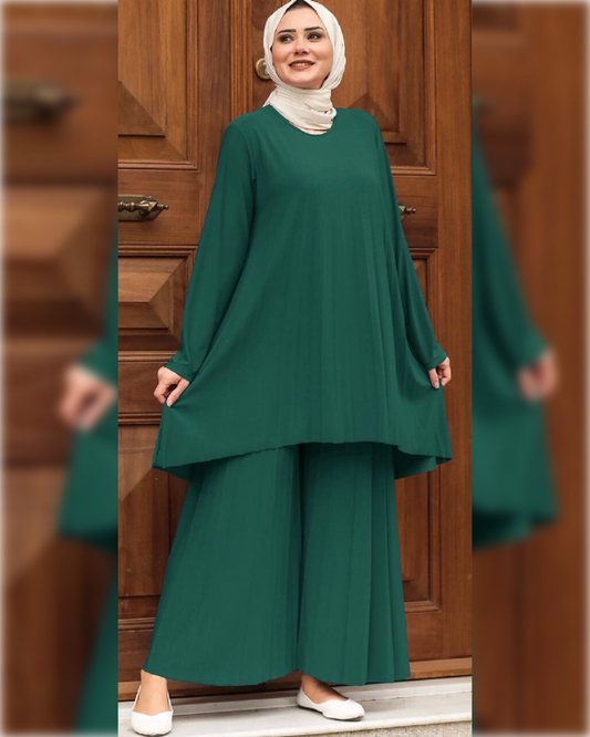 Lycra 2-Pieces Outfit in Green Shade طقم صيفي من قماش الليكرا مكون من قطعتين باللون الأخضر الجميل